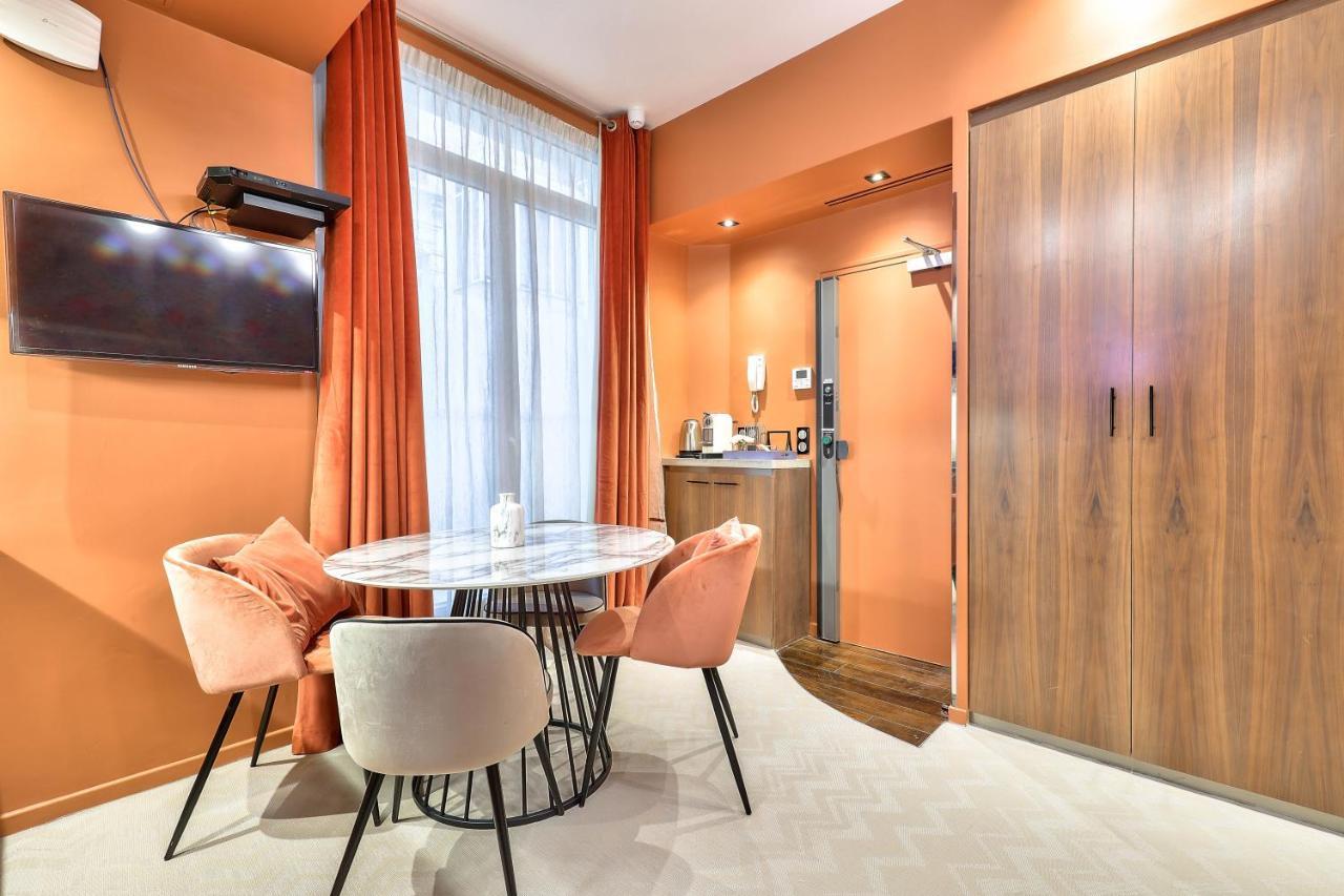 Hotel 33 Marbeuf Paris Exterior photo